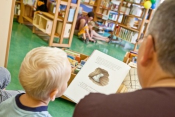 In der Kinder- und Jugendbibliothek können sich kleine und größere Leseratten zahlreiche Bücher ausleihen.